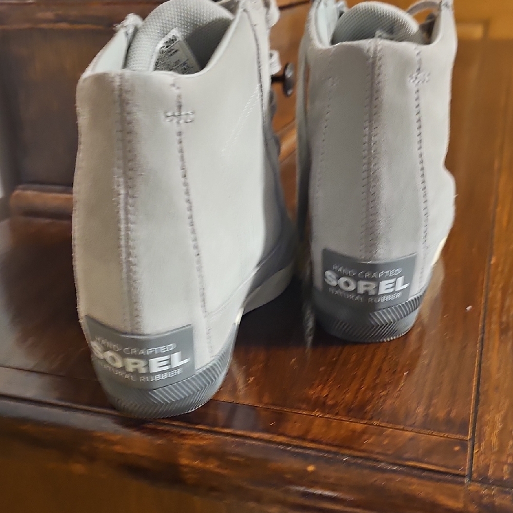 Sorel Light Gray High-Top Shoes. Water Proof, Never Worn Size 7.5